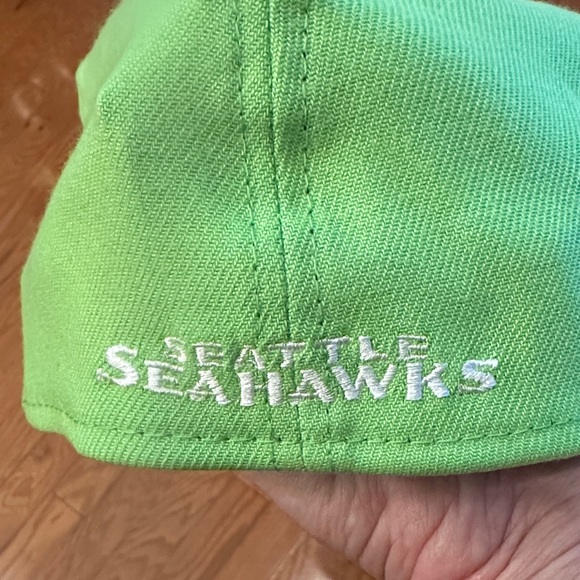 New Era Seattle Seahawks Cap with Embroidered Logo NWOT - Picture 3 of 3